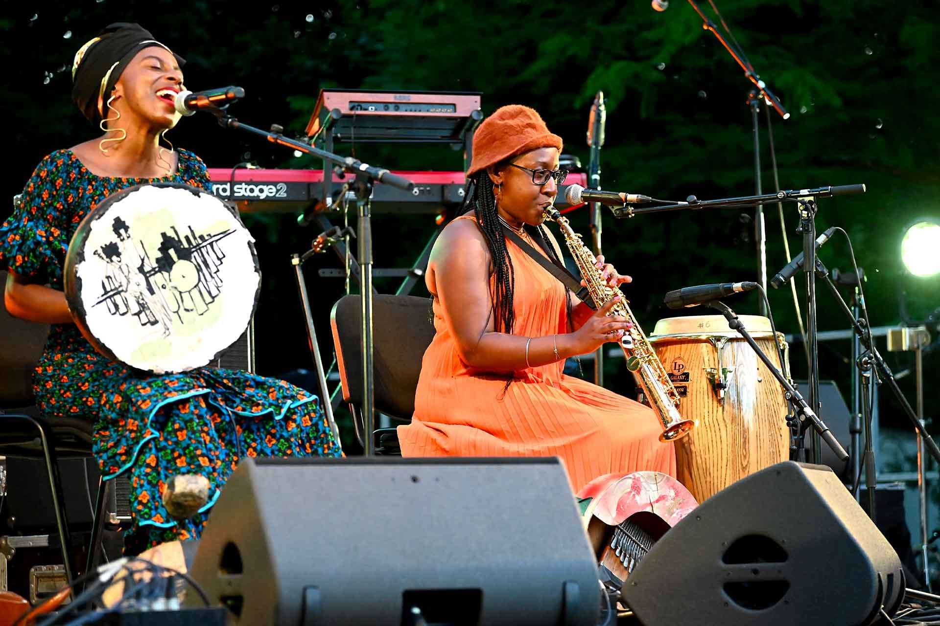 hope-masike-parc-bois-fleuri-festival-des-hauts-de-garonne-bassens-2023-musique-du-monde-©PaulineSalles.jpg